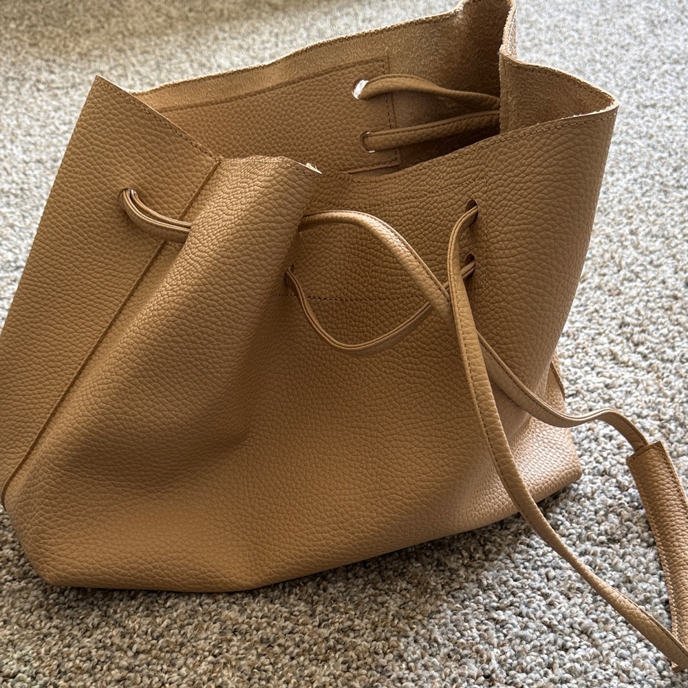 Vegan Tan Leather Tote Bag - Picture 4 of 5